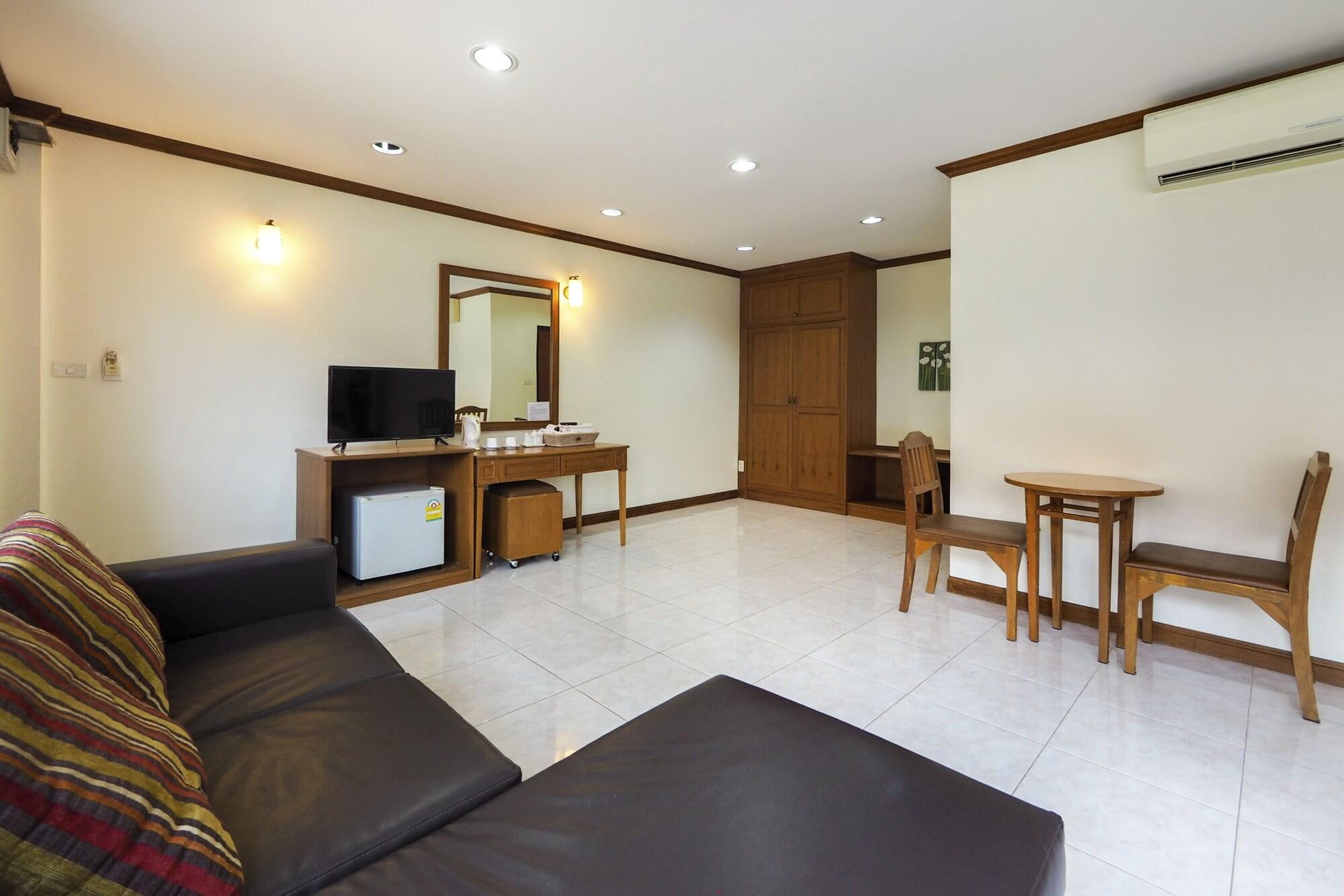 Oyo 859 Golden Land Hotel Chiang Rai Ngoại thất bức ảnh