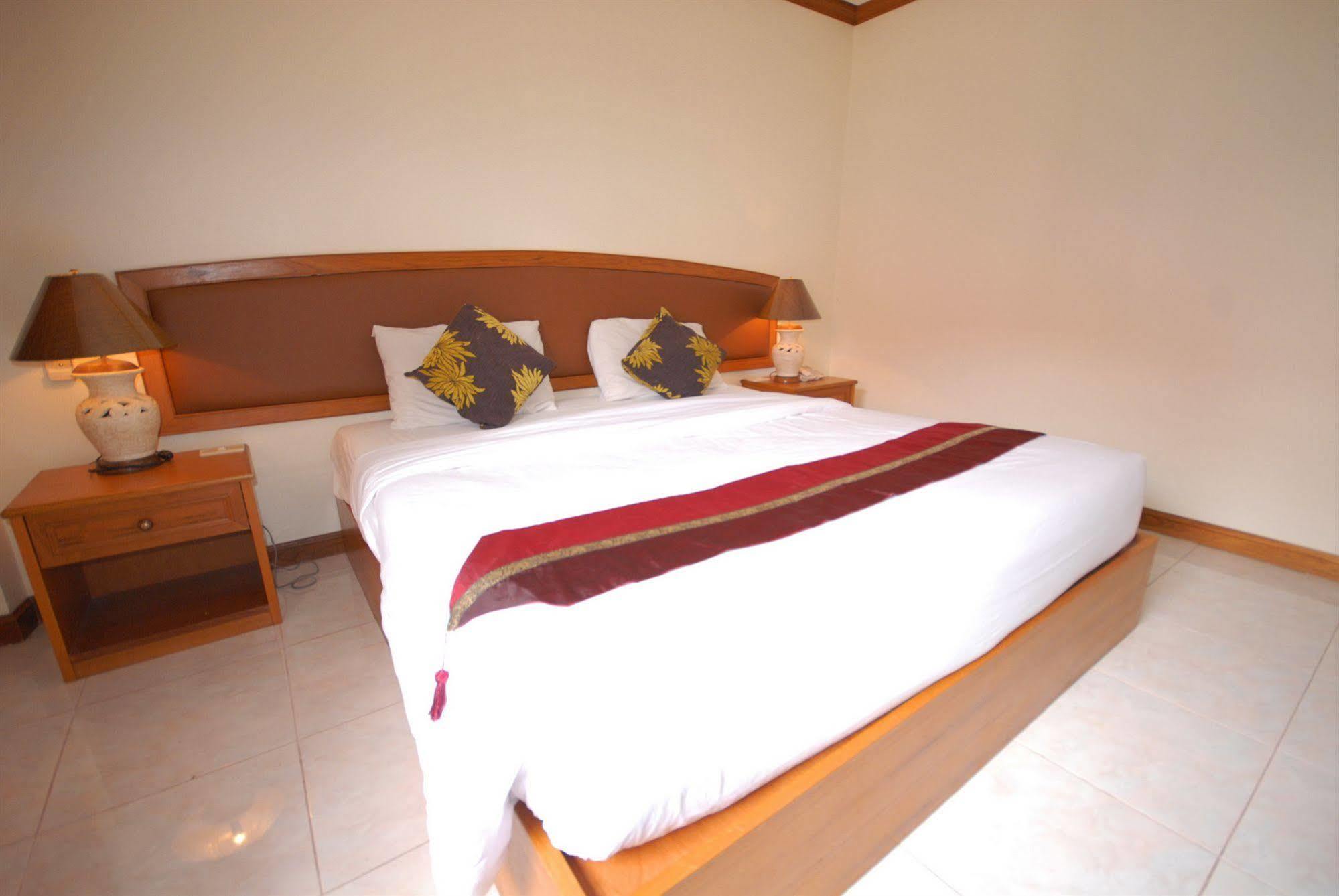Oyo 859 Golden Land Hotel Chiang Rai Ngoại thất bức ảnh