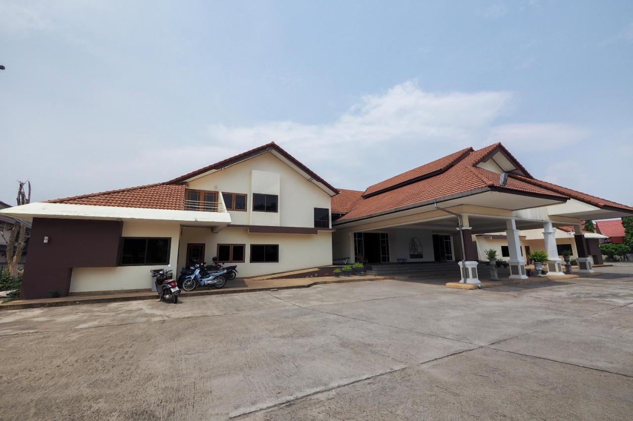 Oyo 859 Golden Land Hotel Chiang Rai Ngoại thất bức ảnh